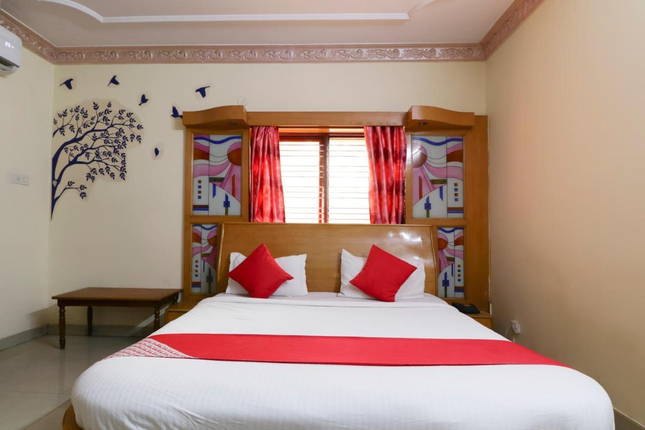 Oyo 71675 New Aishwarya Comforts Hotel Bangalore Eksteriør billede